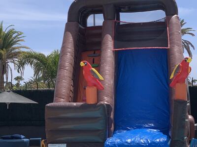 Tobogán Hinchable Acuático Pirata en alquiler en Gran Canaria